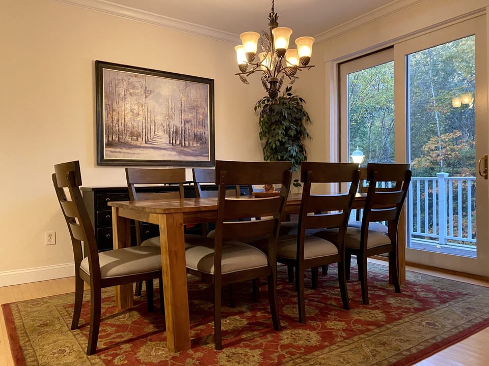 Dining room that comfortably seats 8