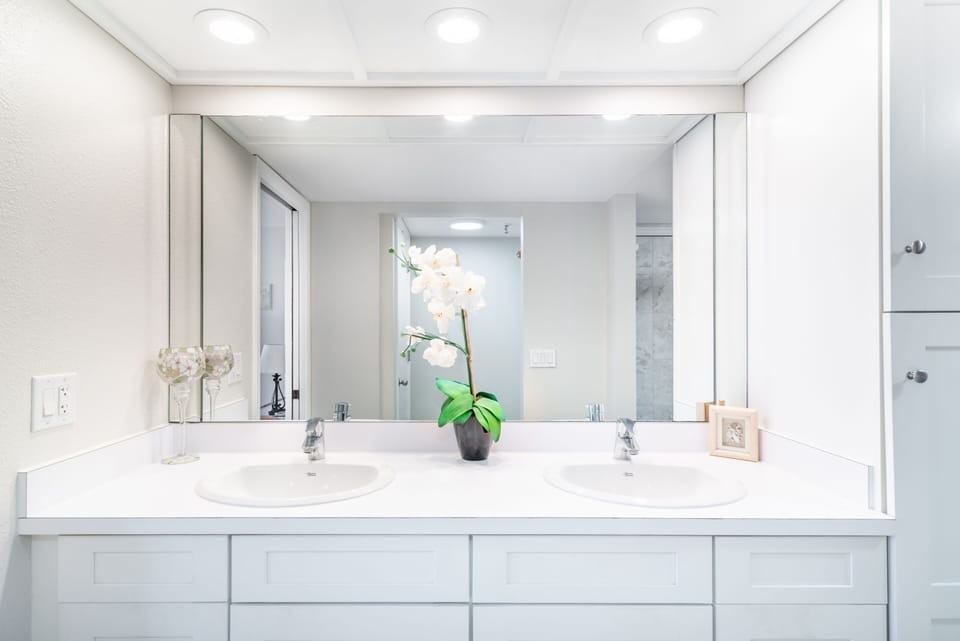Double Sink, Sink Faucet, Indoors, Room, Bathroom