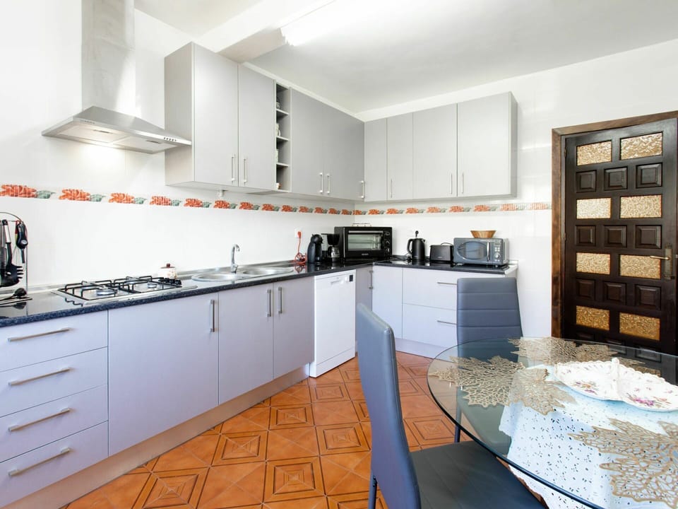 Cabinetry, Property, Countertop, Kitchen Stove, Kitchen Appliance, Kitchen, Sink, Home Appliance, Drawer, Interior Design
