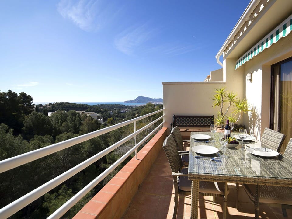 Property, Building, Real Estate, House, Architecture, Home, Apartment, Balcony, Sky, Roof