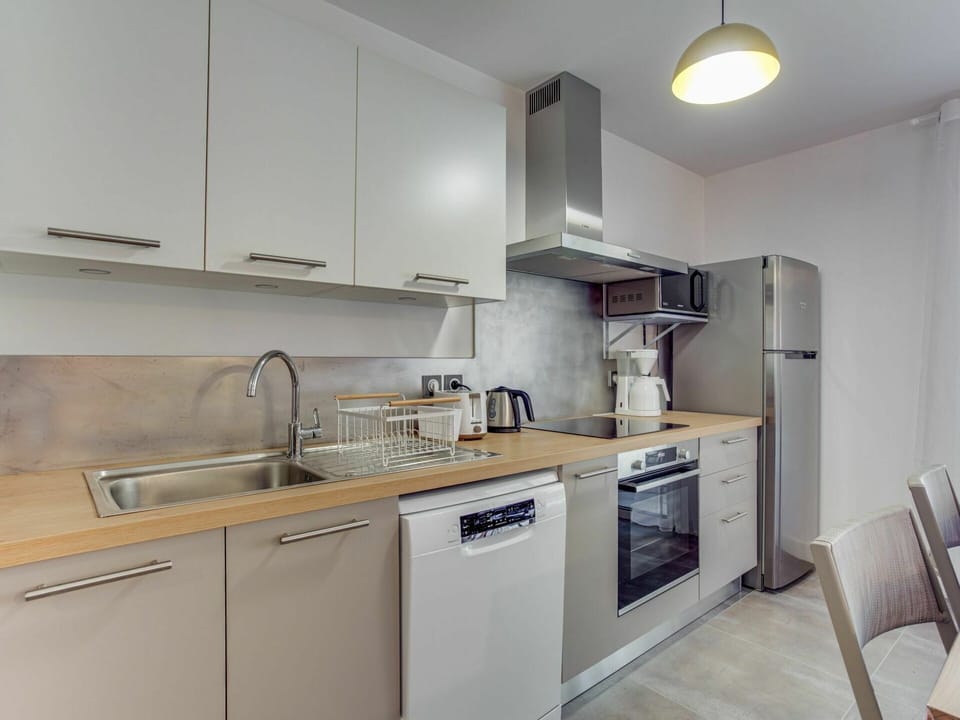Room, Property, Cabinetry, Countertop, Kitchen, Furniture, Interior Design, Building, House, Real Estate