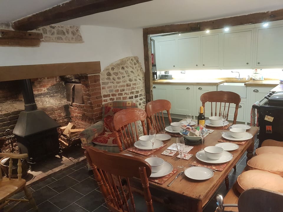 Kitchen dining