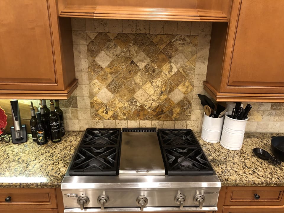Gas cooktop with griddle.