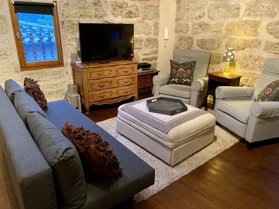 3rd floor with sofa bed, ottoman bed, two recliners, smart TV, full bathroom