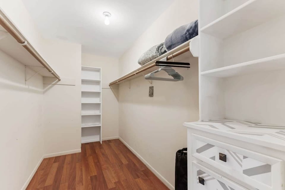 walk-in closet