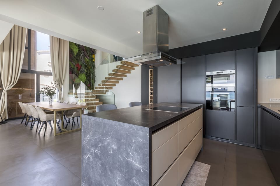 Kitchen & dinning area