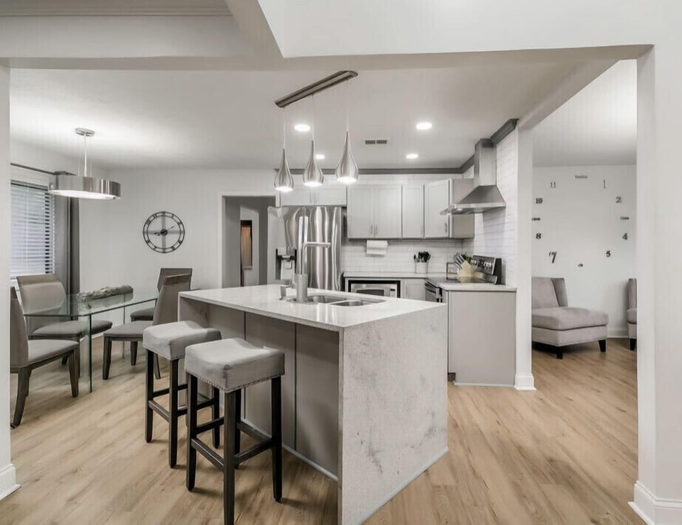 Entertainers kitchen! The heartbeat of the area, connecting it all