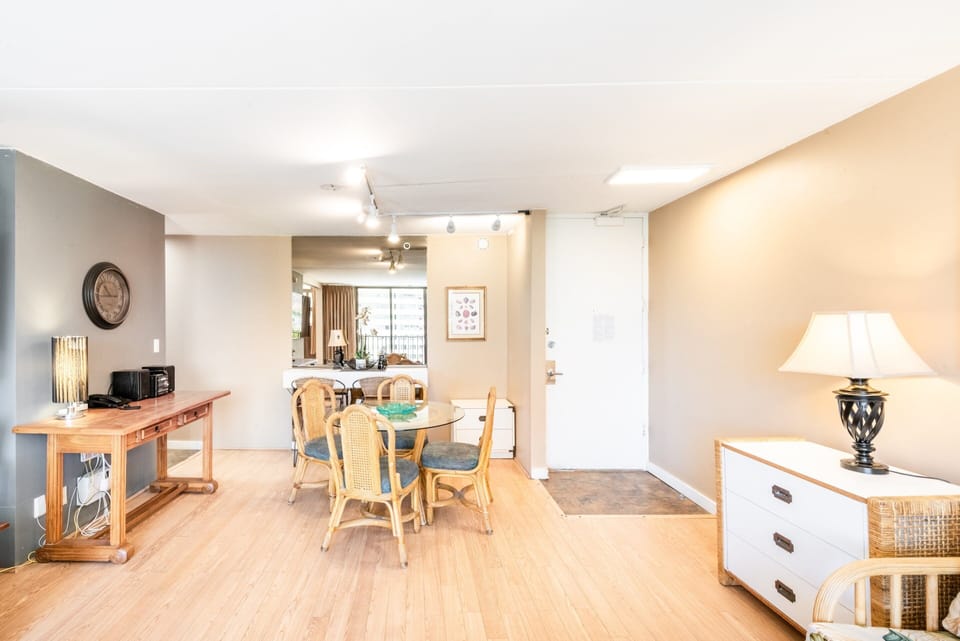 Flooring, Hardwood, Floor, Furniture, Chair