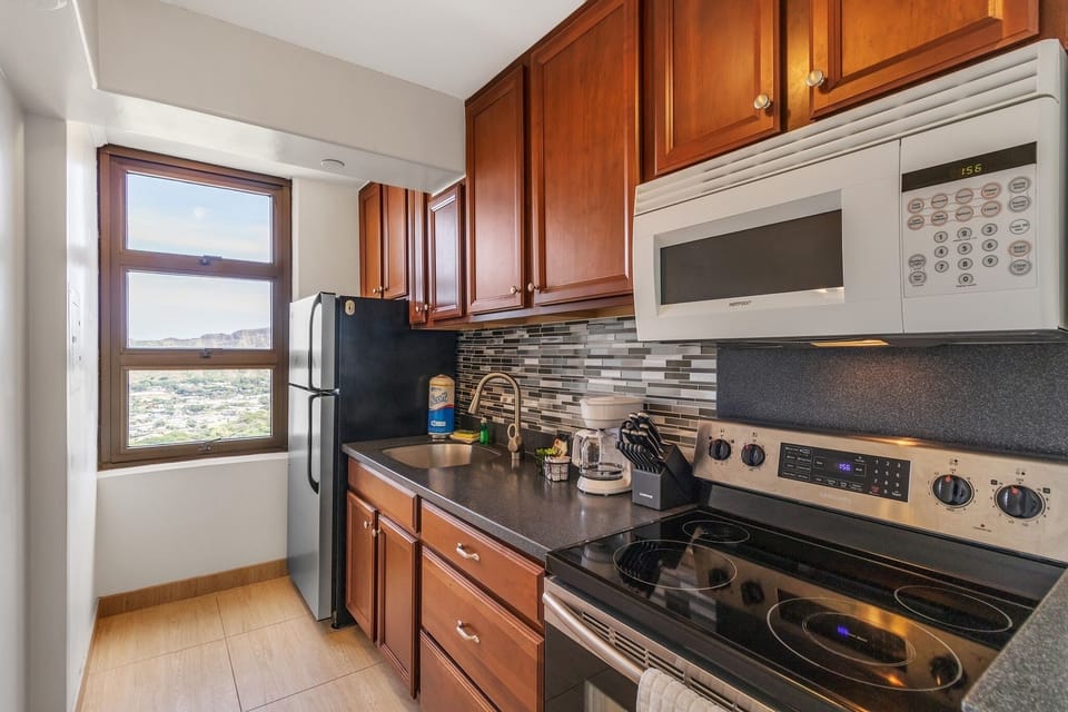 Room, Indoors, Kitchen, Cooktop, Oven