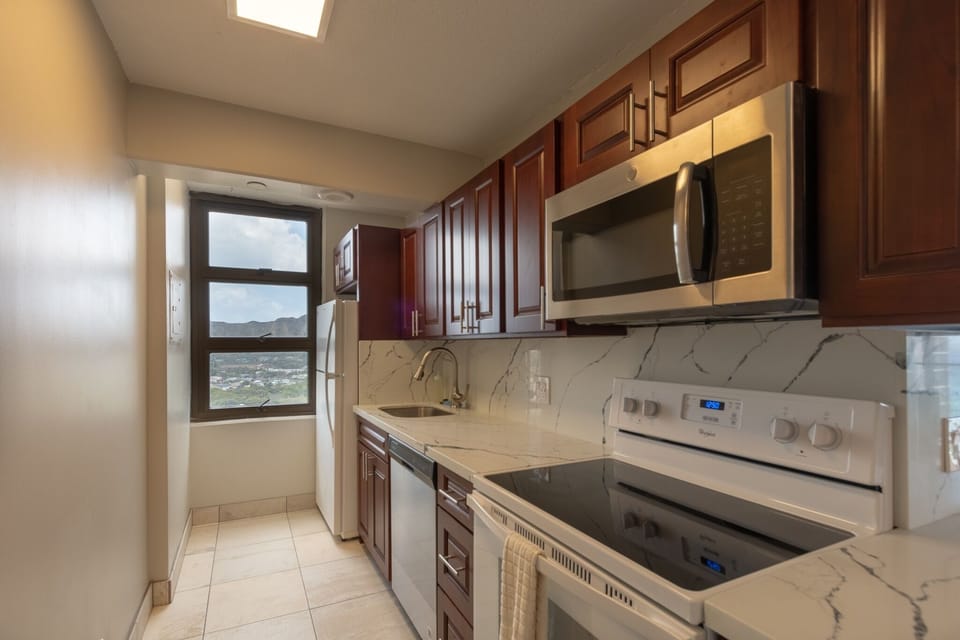 Microwave, Oven, Indoors, Room, Flooring