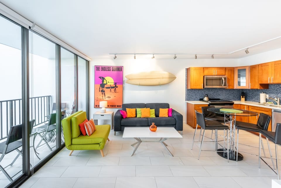 Room, Living Room, Indoors, Building, Furniture
