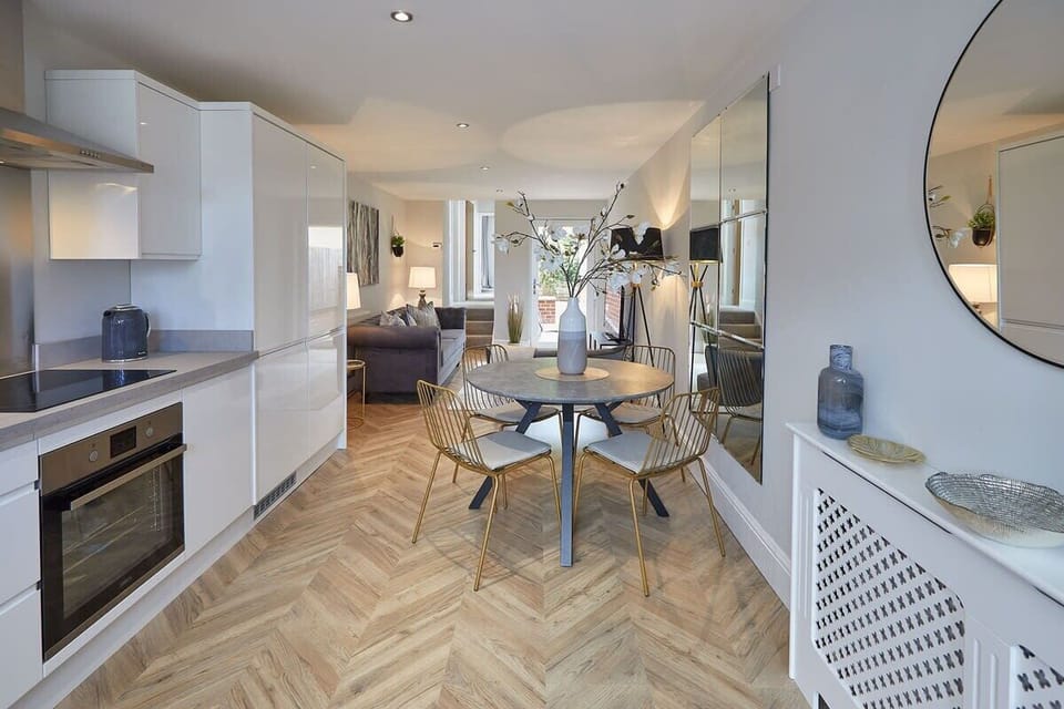 The Madison at Prospect Hill Apartments, Whitby - Host & Stay