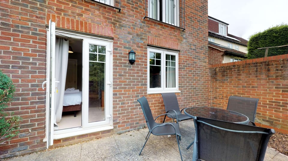 Oxford Serviced Apartments Hensington Suite Patio