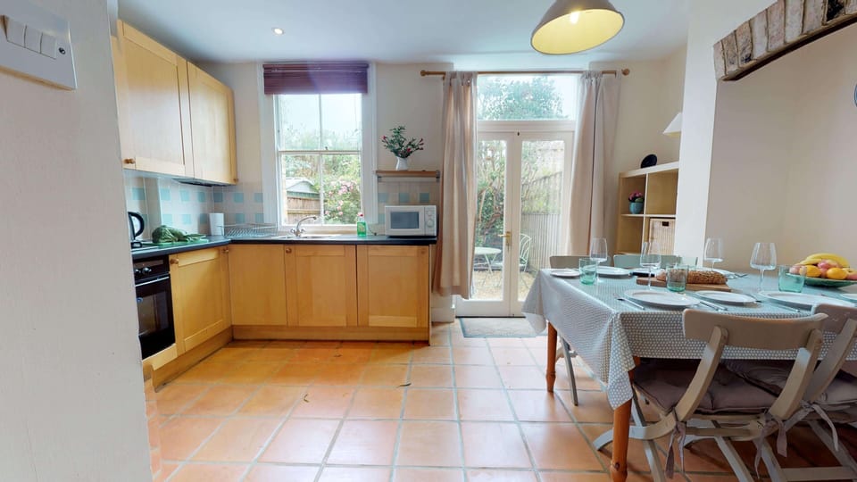 Oxford Two Bedroom Abbey Road Kitchen Three