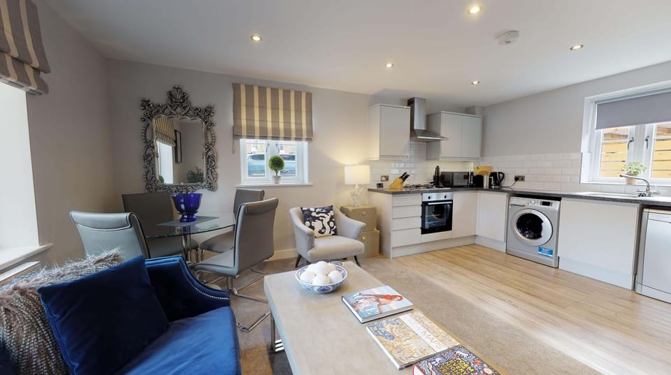 Leamington Spa Serviced Apartments Dunara Warwick Living Kitchen