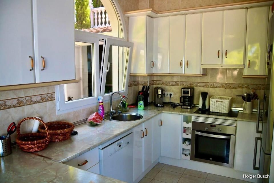 Kitchen area. Cuisine