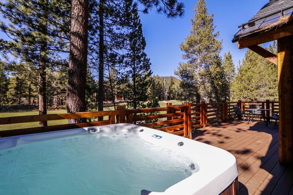 Jacuzzi on upper floor deck
