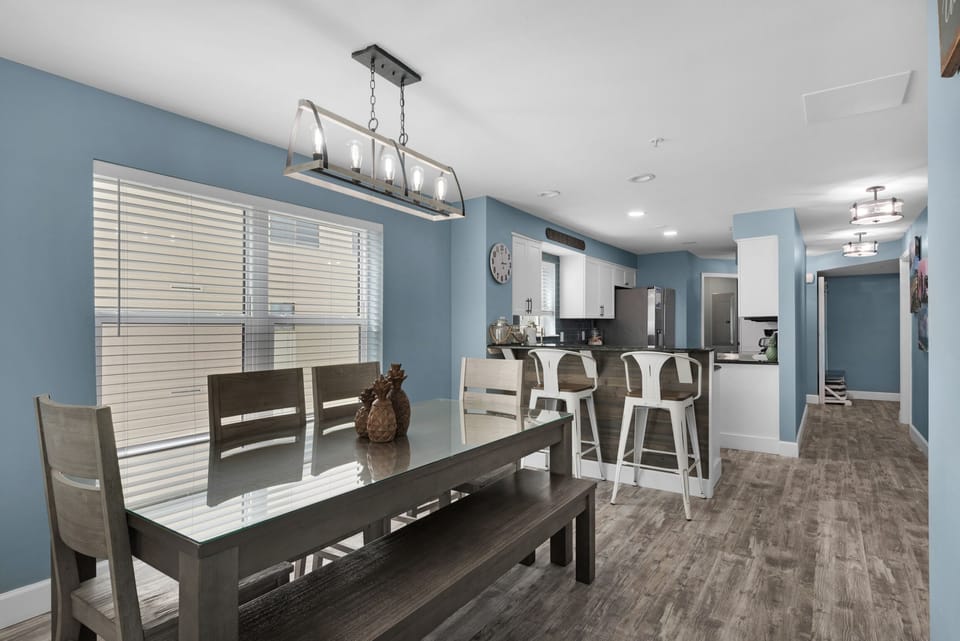 Dining to kitchen view