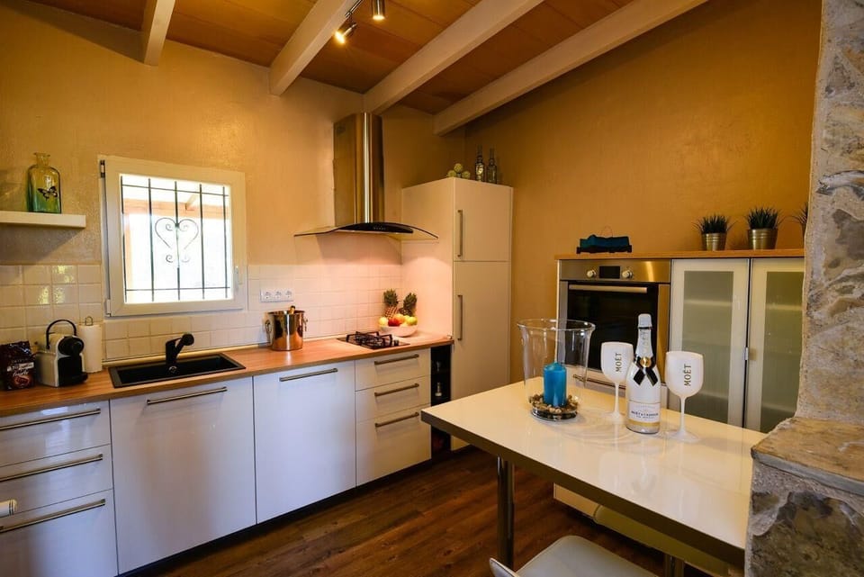 Kitchen area