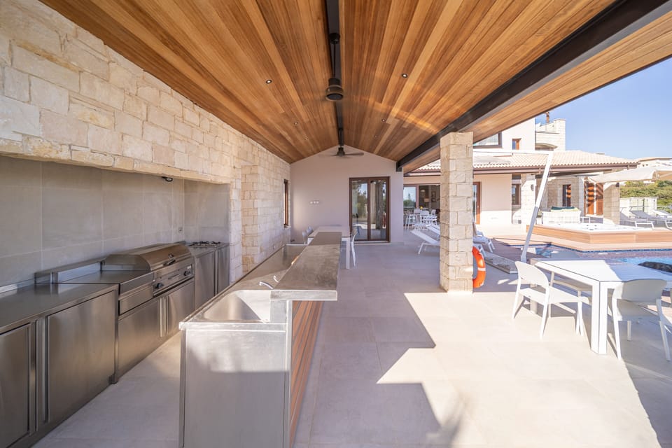 Villa Elea - Large BBQ with Bar Area
