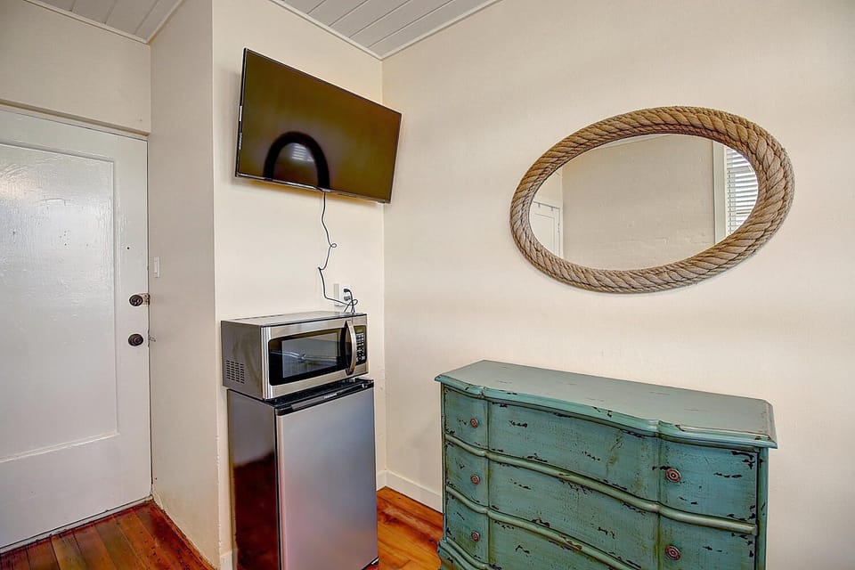 Mini Fridge/Microwave - Cozy space fully equipped with a TV, microwave, and mini-fridge for guest convenience.