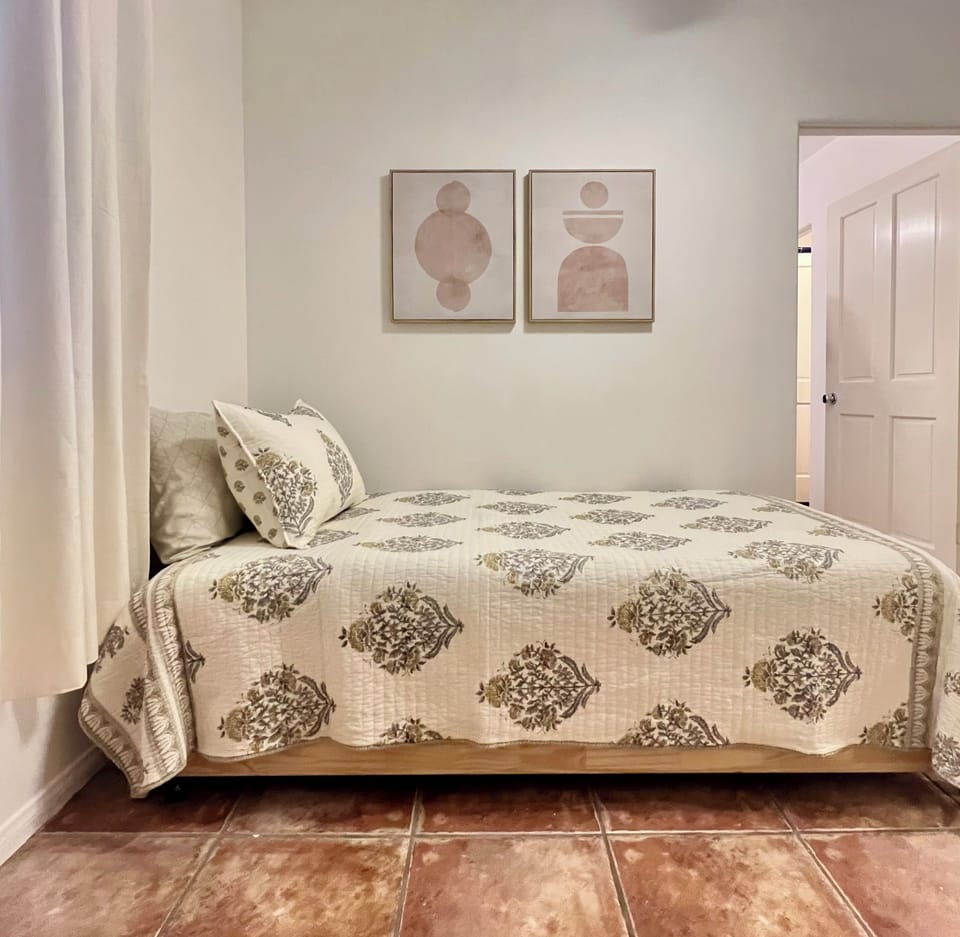 Bonus room/office set up as twin bedroom, no door from hallway. Best for kids.