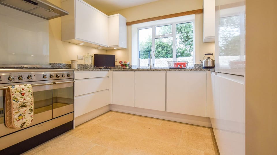 Kitchen,  Hyde Tyning Cottage, Bolthole Retreats