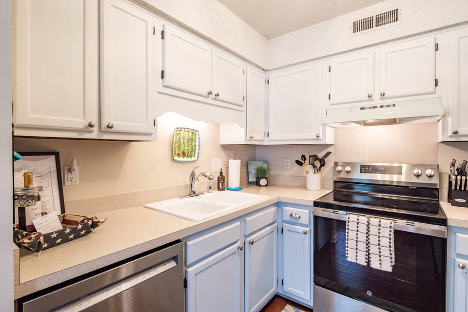 There's plenty of room in the kitchen for you and your guests to prepare your meals.