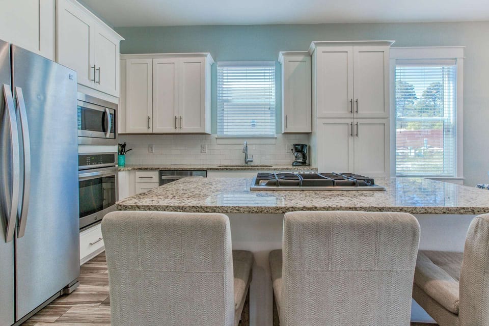 Spacious Kitchen with kitchen island seating for 3
