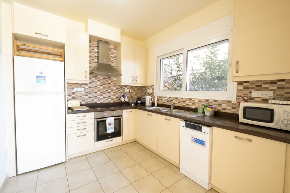 The fully equipped kitchen. 