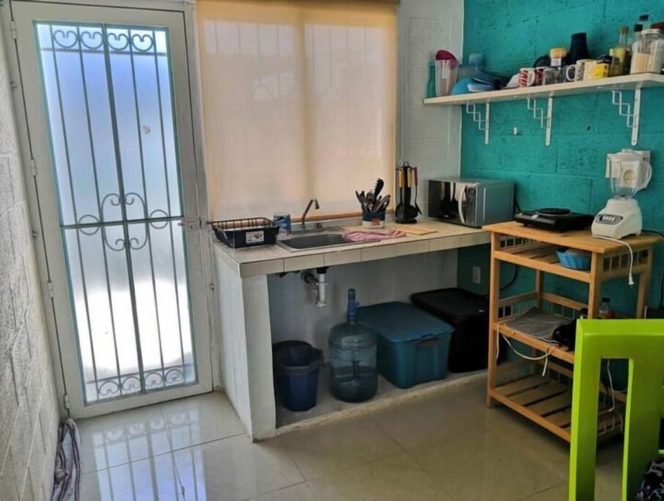 Área de cocina equipada y práctica.