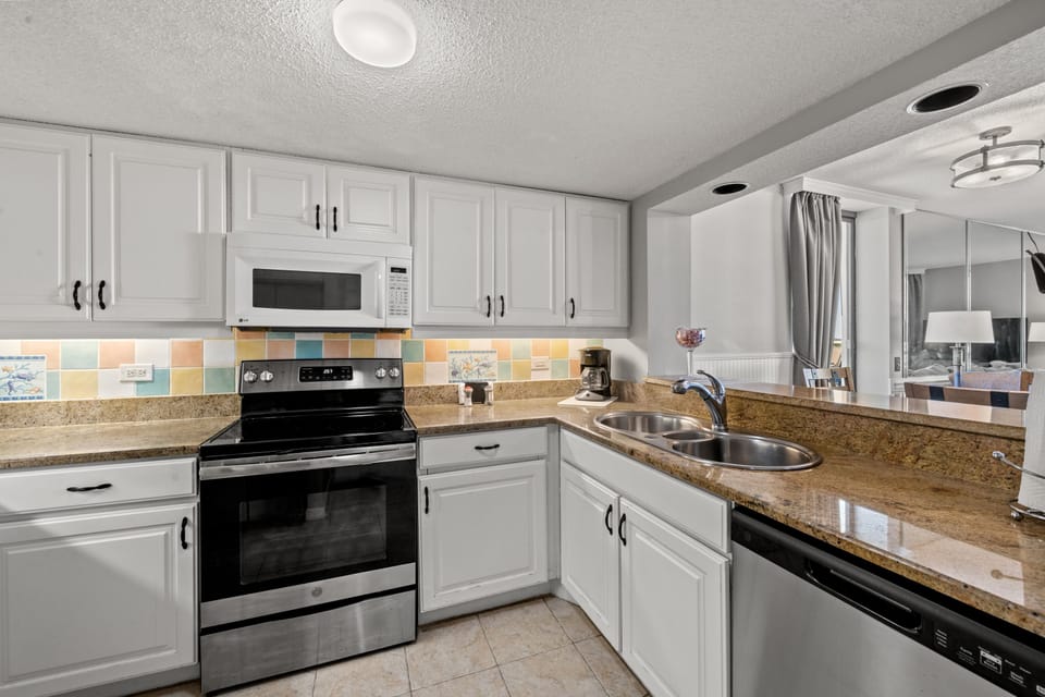 All modern appliances to make meal preparation a breeze.