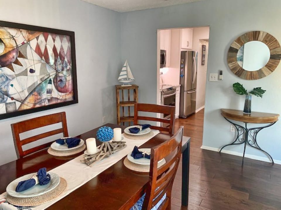 Large spacious dining room 