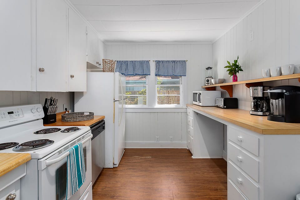 Good size kitchen with all the essentials, nothing fancy bu well equipped and clean.