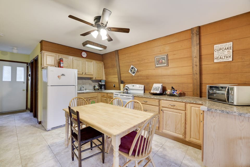 Fully equipped kitchen with all of the essentials.