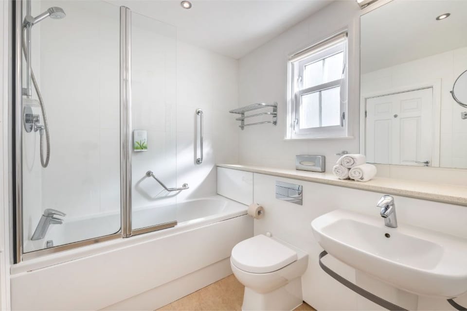 Bright and clean bathroom with full amenities for a refreshing routine.