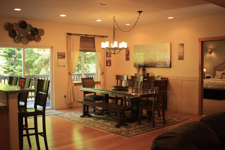 Seating for 8 at the kitchen table.