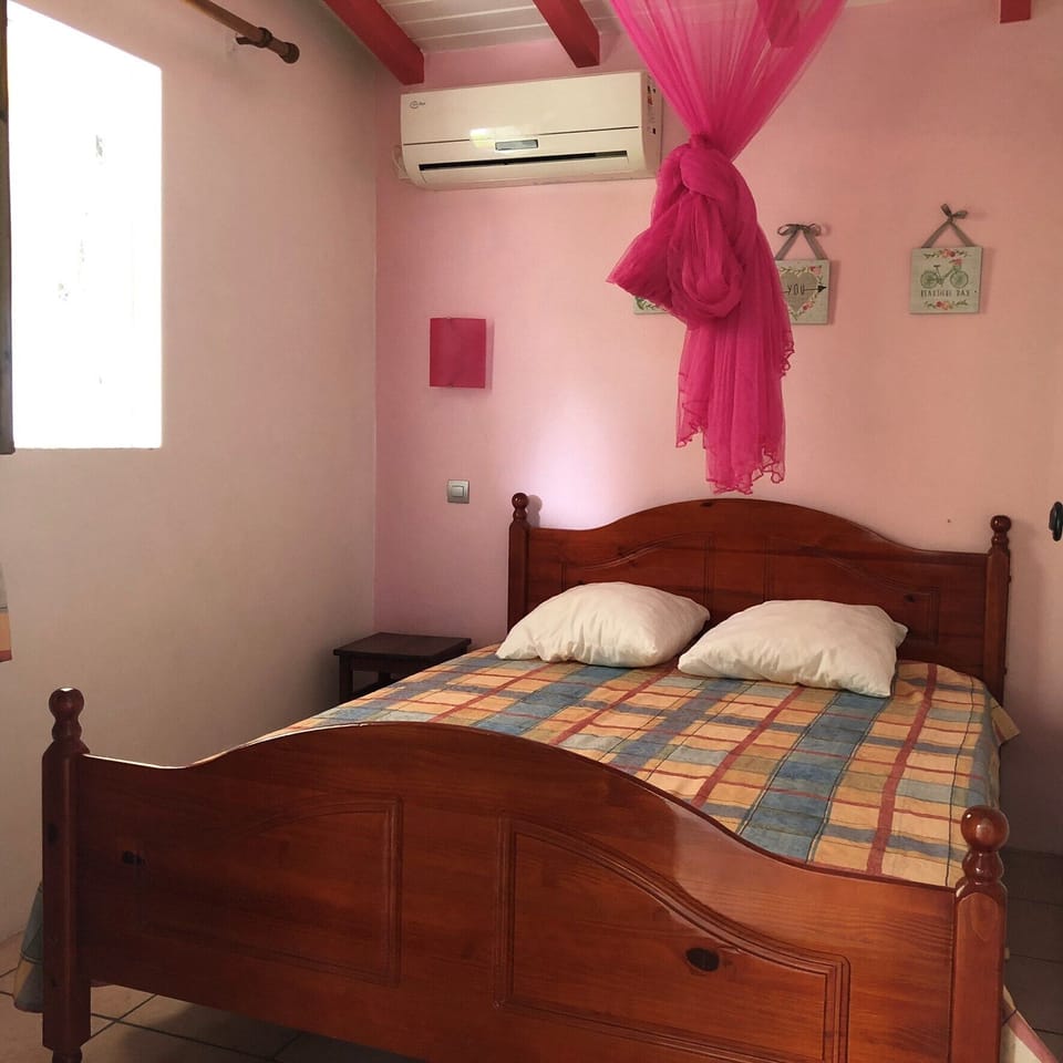 Bedroom 2 with 1 bed of 140