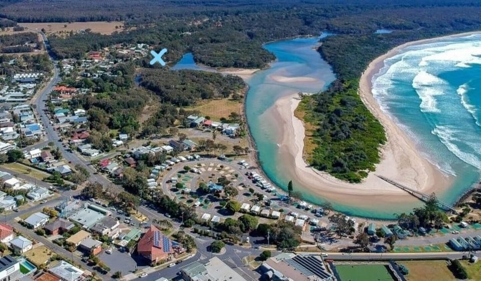 Location (blue cross)