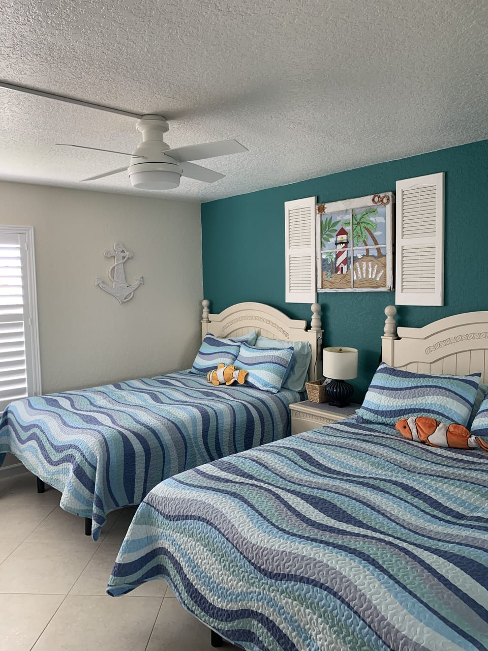 2nd bedroom- 2 queen beds
