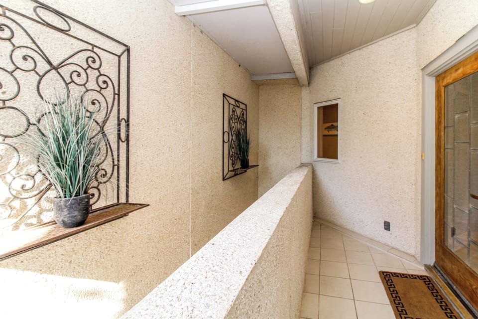 Entry way off the pool to main level 