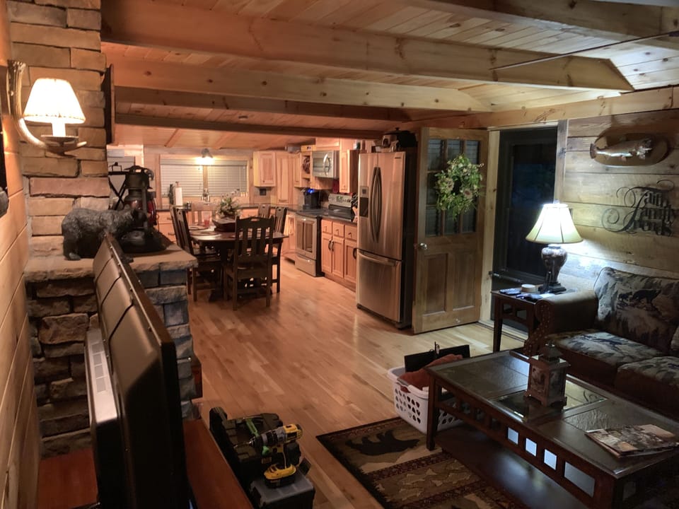 Our cozy den at Bear Wallow Creekside Retreat