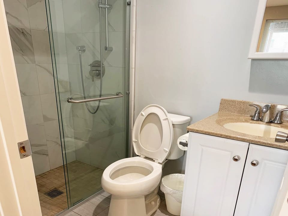 Master Suite Bathroom 