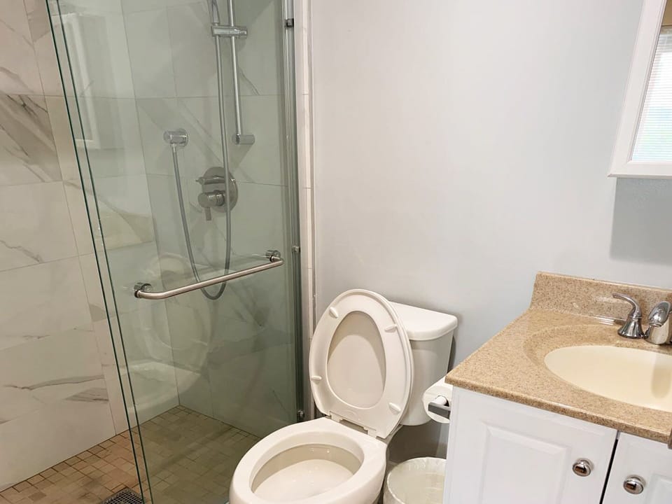 Master Suite Bathroom 