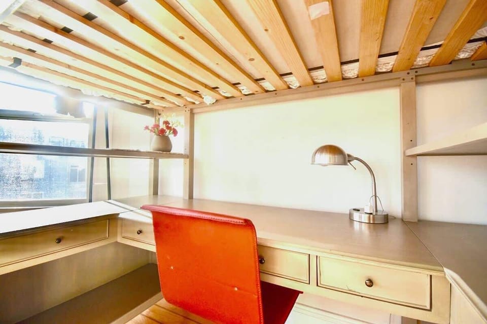 Workstation for productivity