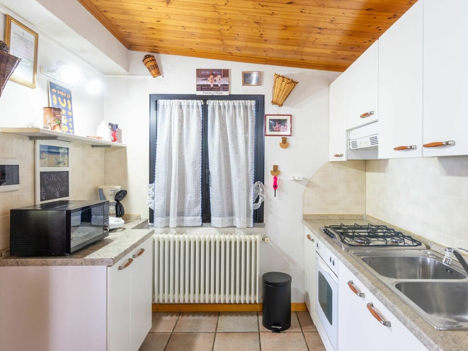 Property, Picture Frame, Kitchen Sink, Cabinetry, Kitchen Appliance, Kitchen Stove, Kitchen, Wood, Countertop, Sink