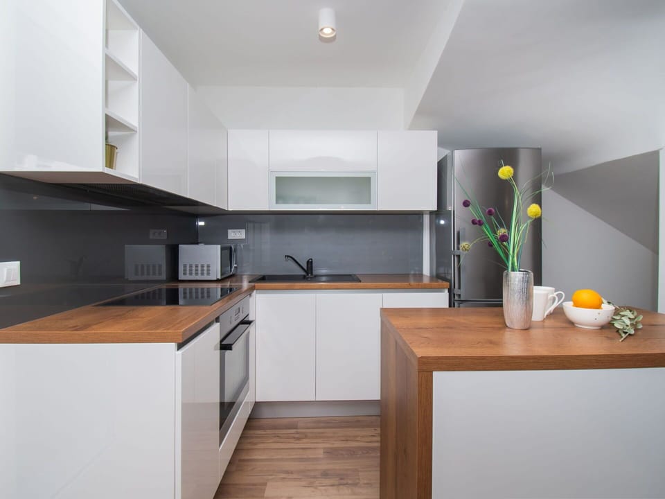 Cabinetry, Countertop, Sink, Kitchen Sink, Building, Kitchen Stove, Kitchen, Interior Design, Flooring, Wood