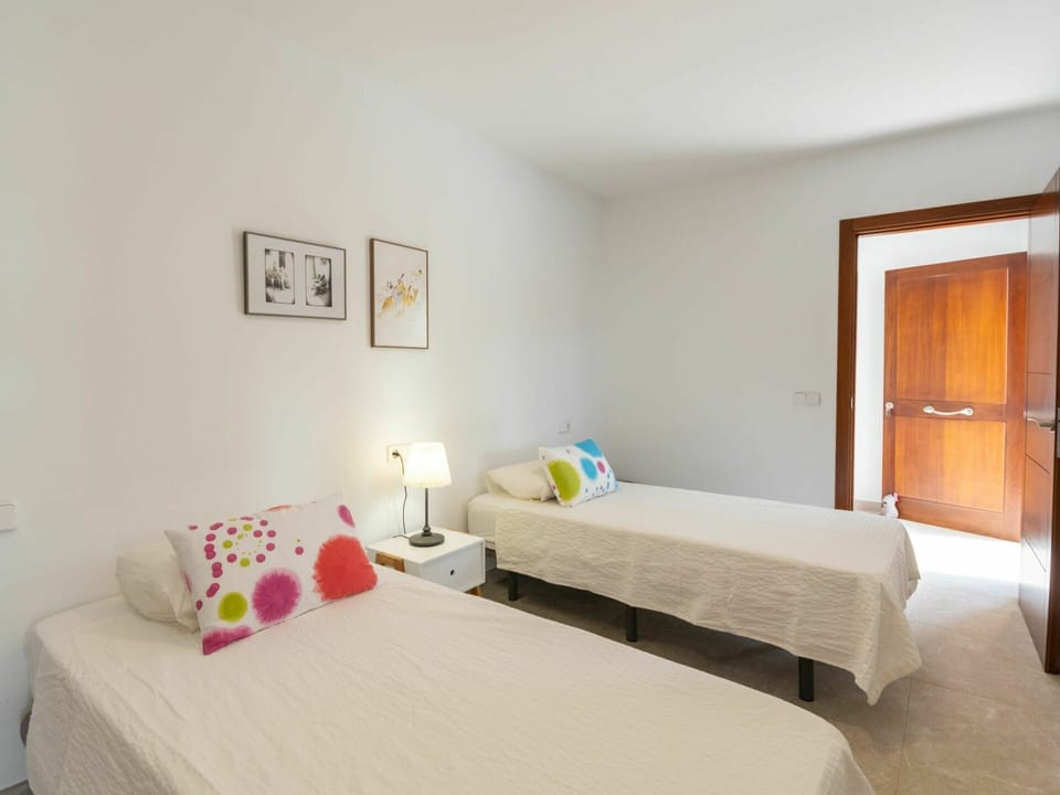 Furniture, Comfort, Textile, Bed, Shade, Paint, Wood, Building, Floor