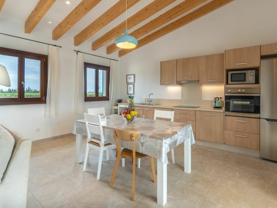 Table, Furniture, Property, Cabinetry, Countertop, Window, Wood, Chair, Interior Design, Kitchen