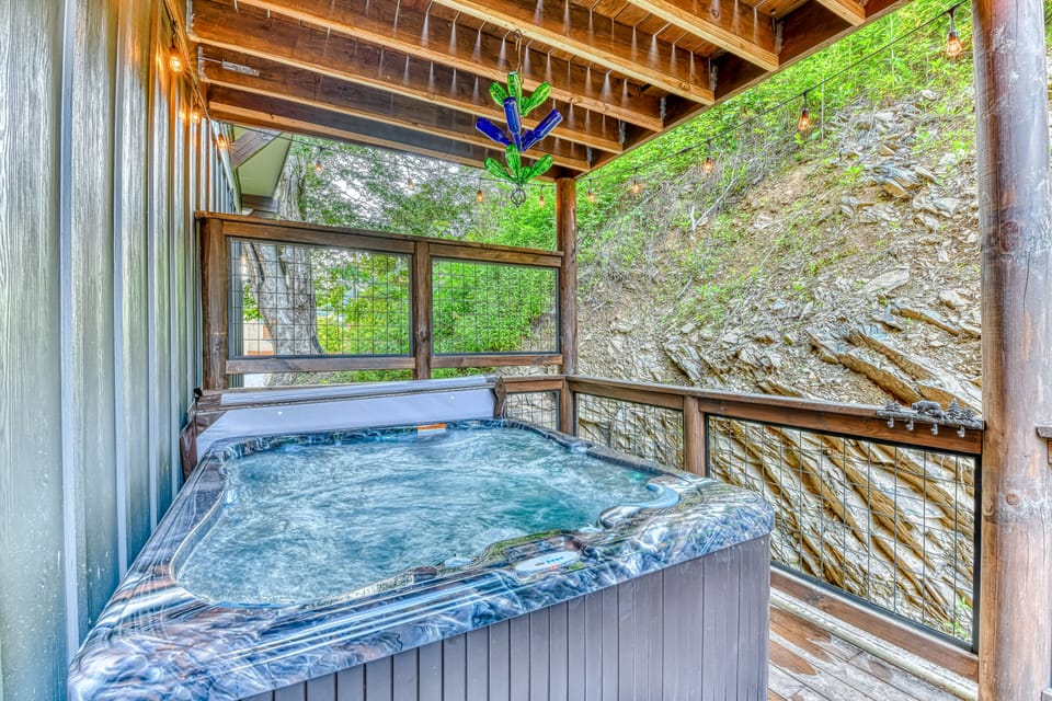 Outdoor spa tub